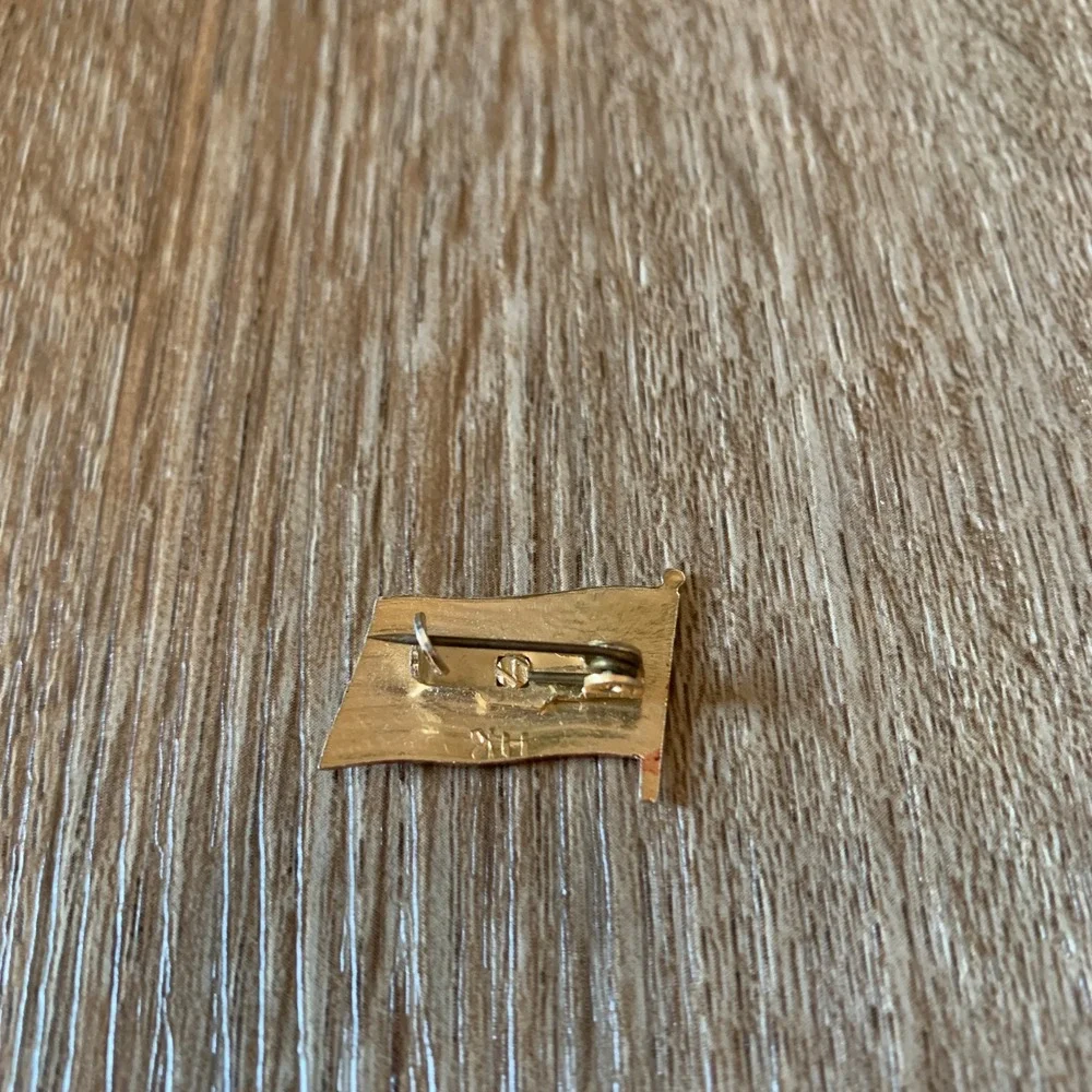 Vintage American Flag Lapel Pin USA Waving Stars and Stripes Gold HK Stamped